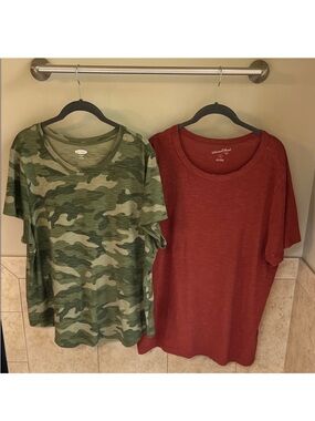 Old Navy Green Camo and Rust Universal Threads Tees
